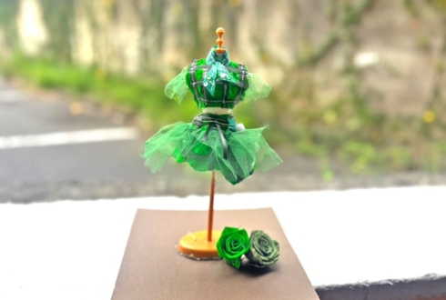 雨屋あいり様の2周年祝い花 衣装再現プリザーブドフラワーミニトルソーアレンジ @秋葉原ディアステージ