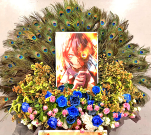 Ado様のライブ公演祝い孔雀の羽フラスタ @東京ドーム