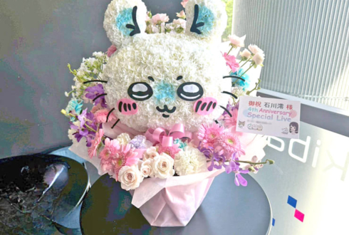 石川澪様の4周年ライブ公演祝い花 モモンガモチーフアレンジ @アキバステラキューブ