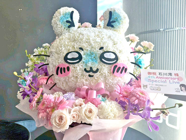 石川澪様の4周年ライブ公演祝い花 モモンガモチーフアレンジ @アキバステラキューブ