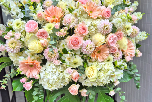 松原健之様のコンサート公演祝いアイアンスタンド花 @きゅりあん 小ホール