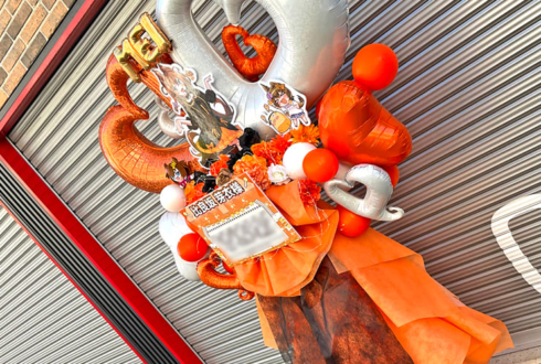 【 #ヲモヒヲカタチニプラス 】あみゅどる 比良坂芽衣様のライブ公演中止に再演を願うフラスタ @TEMPO HARBOR THEATER【花屋店頭展示】