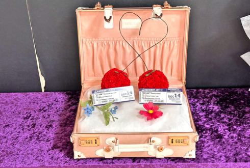 NACHERRY様のYATTEKURU出演祝い花 チェリー再現トランクケースアレンジ @あるあるCity