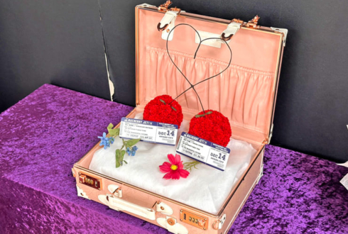 NACHERRY様のYATTEKURU出演祝い花 チェリー再現トランクケースアレンジ @あるあるCity