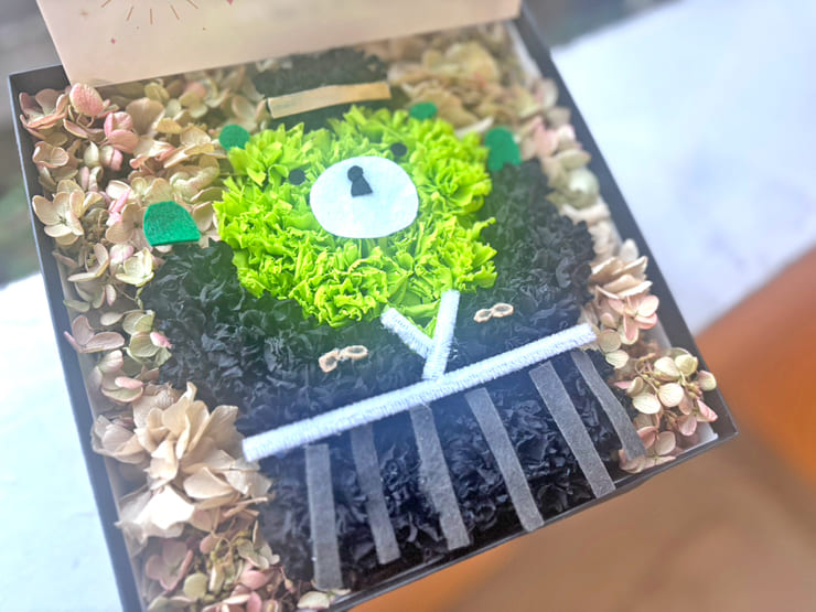 くまっキー団長の誕生日祝い&東京ミステリーサーカス8周年祝い花 くまっキー団長モチーフプリザーブドフラワーBOXアレンジ