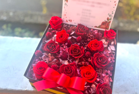 ジェンティルドンナ献花台へ哀悼の花 プリザーブドフラワーBOXアレンジ @ノーザンホースパーク きゅう舎１休憩室