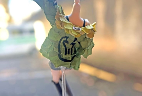 レイン・パターソン様の #ロクフリゲームフェスタ 公演祝い花 衣装再現フラワードール @パシフィコ横浜【花屋店頭展示】