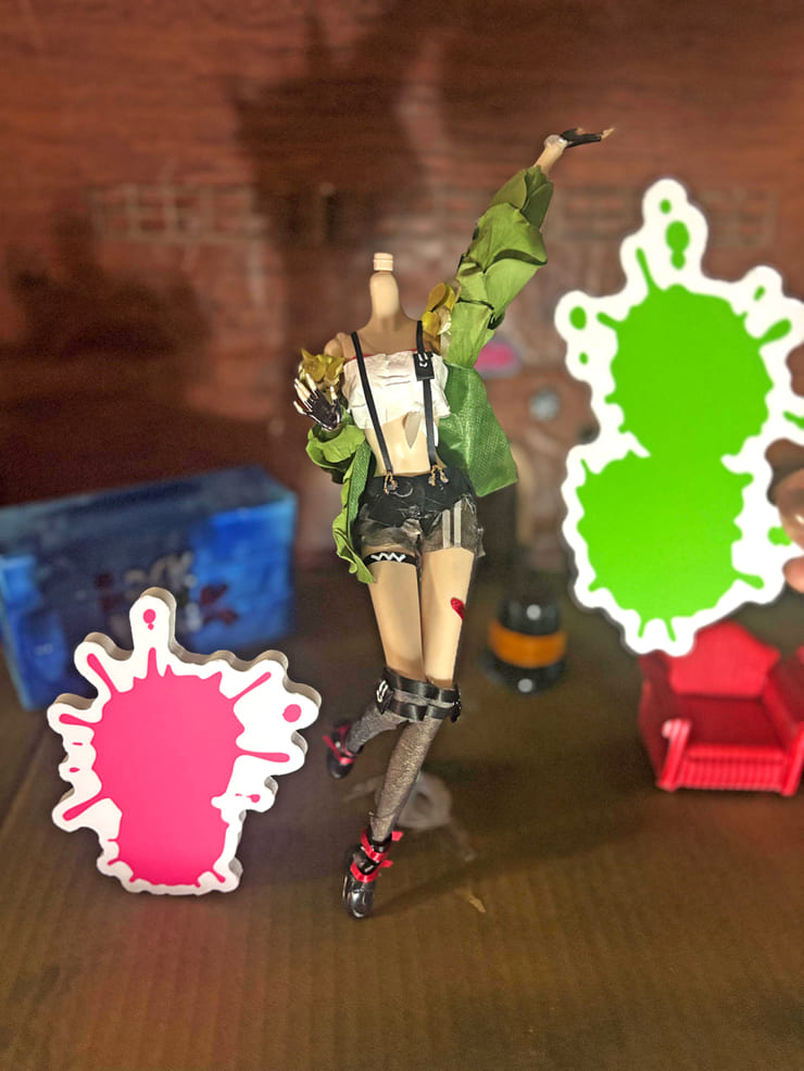 レイン・パターソン様の #ロクフリゲームフェスタ 公演祝い花 衣装再現フラワードール @パシフィコ横浜【花屋店頭展示】