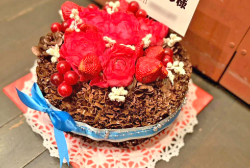 飯田ヒカル様の #ヒカROOM バレンタインイベント出演祝い花 チョコレートケーキアレンジ @横浜赤レンガ倉庫