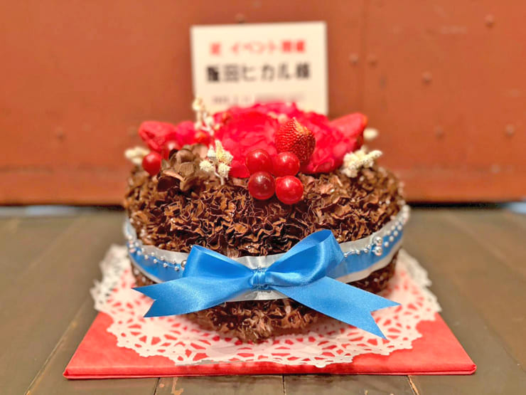 飯田ヒカル様の #ヒカROOM バレンタインイベント出演祝い花 チョコレートケーキアレンジ @横浜赤レンガ倉庫