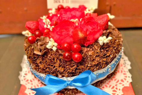 飯田ヒカル様の #ヒカROOM バレンタインイベント出演祝い花 チョコレートケーキアレンジ @横浜赤レンガ倉庫