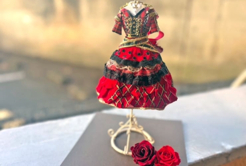 AKB48 畠山希美様の生誕祭祝い花 衣装再現プリザーブドフラワーミニトルソーアレンジ @AKB48劇場