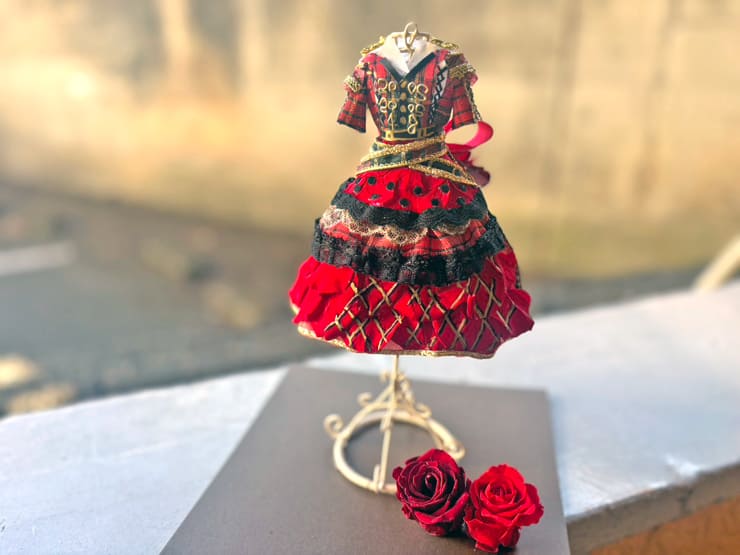 AKB48 畠山希美様の生誕祭祝い花 衣装再現プリザーブドフラワーミニトルソーアレンジ @AKB48劇場