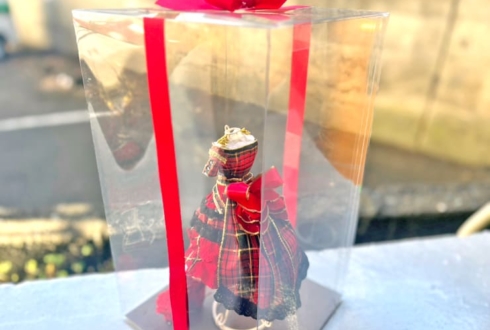 AKB48 畠山希美様の生誕祭祝い花 衣装再現プリザーブドフラワーミニトルソーアレンジ @AKB48劇場