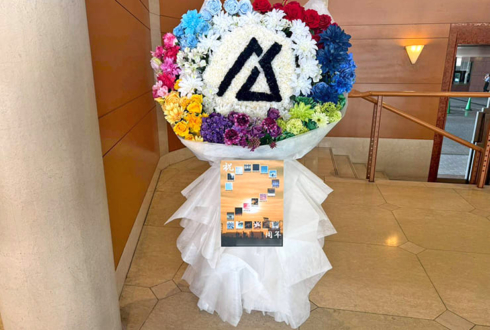 AsIs様のライブ公演祝いロゴモチーフフラスタ @恵比寿ザ・ガーデンホール