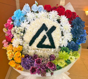 AsIs様のライブ公演祝いロゴモチーフフラスタ @恵比寿ザ・ガーデンホール