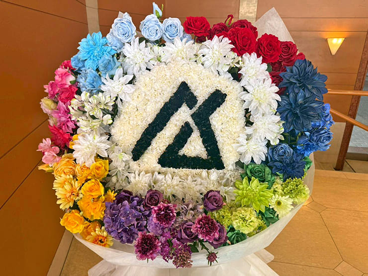 AsIs様のライブ公演祝いロゴモチーフフラスタ @恵比寿ザ・ガーデンホール