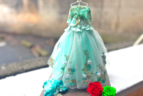 【 #ヲモヒヲカタチニプラス 】日向坂46 松田好花様の卒業祝い花 衣装再現プリザーブドフラワーミニトルソーアレンジ @京都市勧業館 みやこめっせ【ご自宅展示】