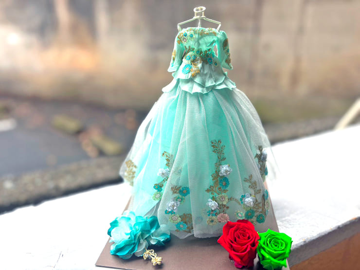 【 #ヲモヒヲカタチニプラス 】日向坂46 松田好花様の卒業祝い花 衣装再現プリザーブドフラワーミニトルソーアレンジ @京都市勧業館 みやこめっせ【ご自宅展示】