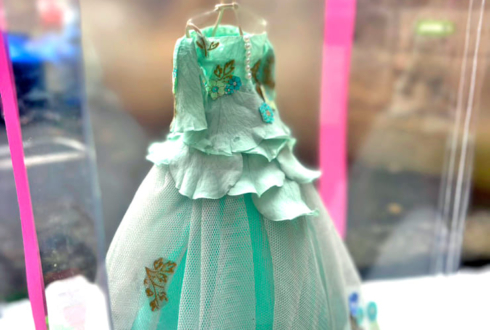 【 #ヲモヒヲカタチニプラス 】日向坂46 松田好花様の卒業祝い花 衣装再現プリザーブドフラワーミニトルソーアレンジ @京都市勧業館 みやこめっせ【ご自宅展示】