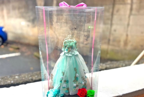 【 #ヲモヒヲカタチニプラス 】日向坂46 松田好花様の卒業祝い花 衣装再現プリザーブドフラワーミニトルソーアレンジ @京都市勧業館 みやこめっせ【ご自宅展示】