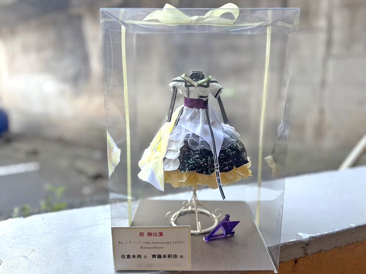 トライアムトーン 佐倉未雨役 齊藤未莉依様の #Rst_10thAnniv ライブ出演祝い花 衣装再現ミニトルソーアレンジ @川口総合文化センターリリア・フカガワみらいホール