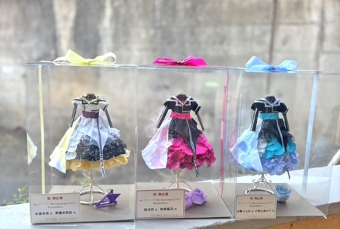 トライアムトーン様の #Rst_10thAnniv ライブ出演祝い花 衣装再現ミニトルソーアレンジ @川口総合文化センターリリア・フカガワみらいホール