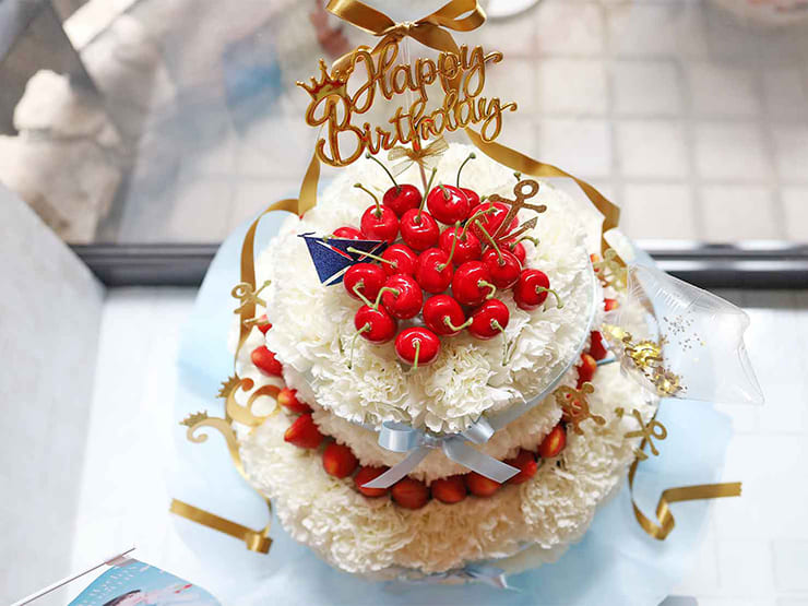 浅井七海様の生誕祭祝い花 フラワーケーキ @ブルースクエア四谷