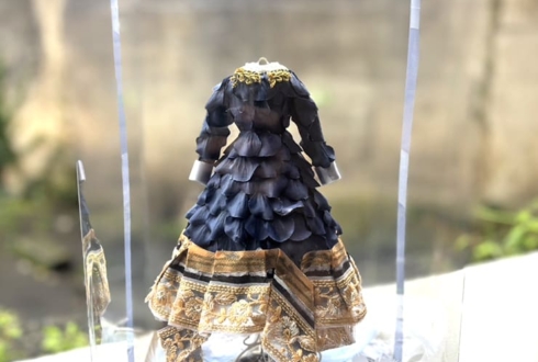 乃木坂46 鈴木佑捺様のオンラインミーグリ開催祝い花 額縁衣装再現プリザーブドフラワーミニトルソーアレンジ