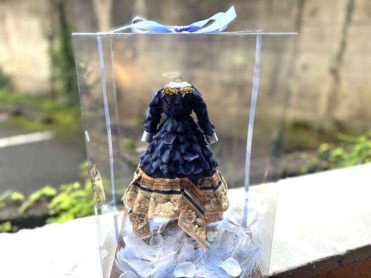 乃木坂46 鈴木佑捺様のオンラインミーグリ開催祝い花 額縁衣装再現プリザーブドフラワーミニトルソーアレンジ