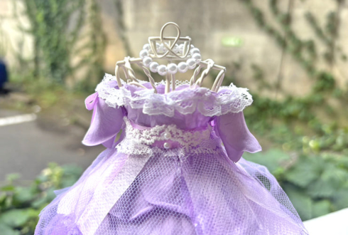 紫月杏朱彩様の #あず姫だもん 1周年祝い花 衣装再現プリザーブドフラワーミニトルソーアレンジ @マリン･エンタテインメント