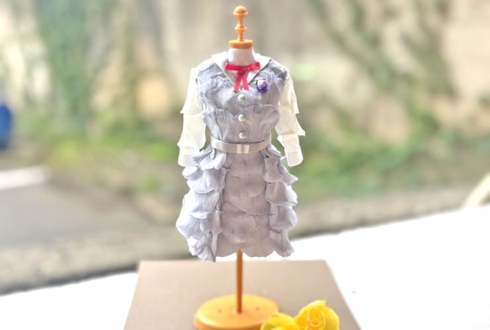 乃木坂46 吉田綾乃クリスティー様の卒業祝い花 「三番目の風」制服衣装再現プリザーブドフラワーミニトルソーアレンジ @マリンメッセ福岡
