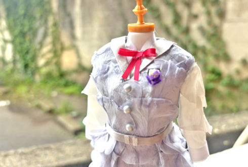 乃木坂46 吉田綾乃クリスティー様の卒業祝い花 「三番目の風」制服衣装再現プリザーブドフラワーミニトルソーアレンジ @マリンメッセ福岡