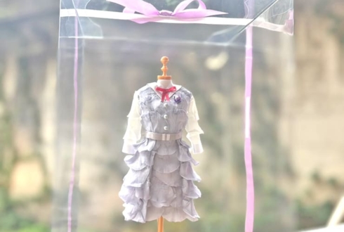 乃木坂46 吉田綾乃クリスティー様の卒業祝い花 「三番目の風」制服衣装再現プリザーブドフラワーミニトルソーアレンジ @マリンメッセ福岡