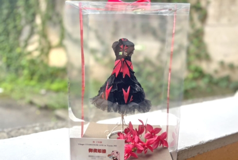 御莉姫様の #V_UTAMATSURI_LIVE 出演祝い花 衣装再現プリザーブドフラワーミニトルソーアレンジ @豊洲PIT