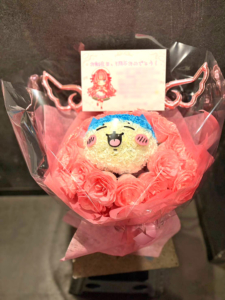 桃宮ぱう様のライブ公演祝いハチワレモチーフ花束 @吉祥寺Planet K